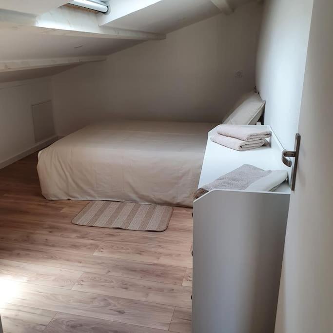 Duplex Sous Les Toits Lägenhet Riez Exteriör bild